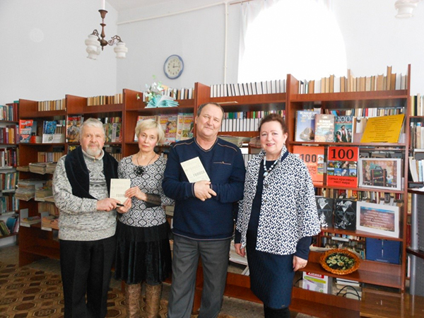 На фото поэты Приволжска, участники проекта. Районная библиотека, 2019г.